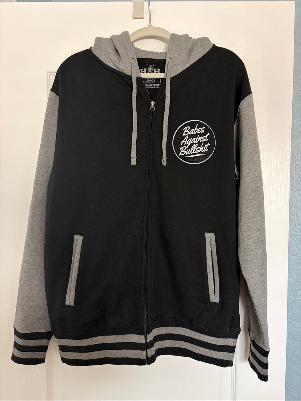 Hooded sweatshirt with zipper front. Pockets
